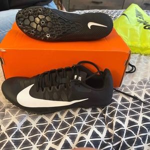 Track shoes